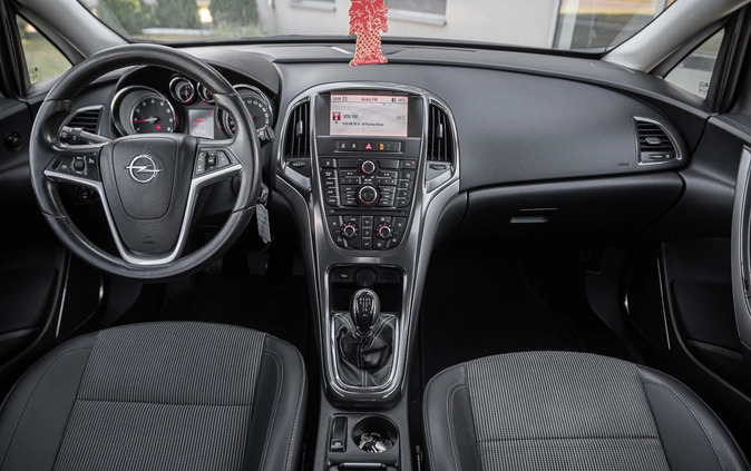 Opel Astra cena 27700 przebieg: 219111, rok produkcji 2010 z Radom małe 326